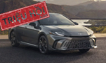 Triệu hồi hơn nửa triệu xe Toyota Camry do lỗi cụm đồng hồ kỹ thuật số
